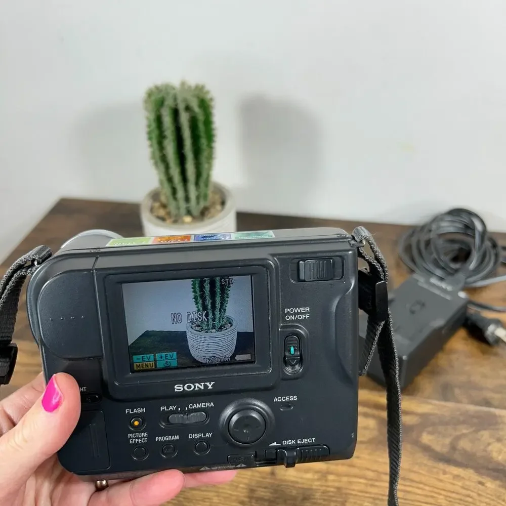 Sony Digital Camera Mavica MVC-FD73 0.4MP Silver Battery Charger WORKING